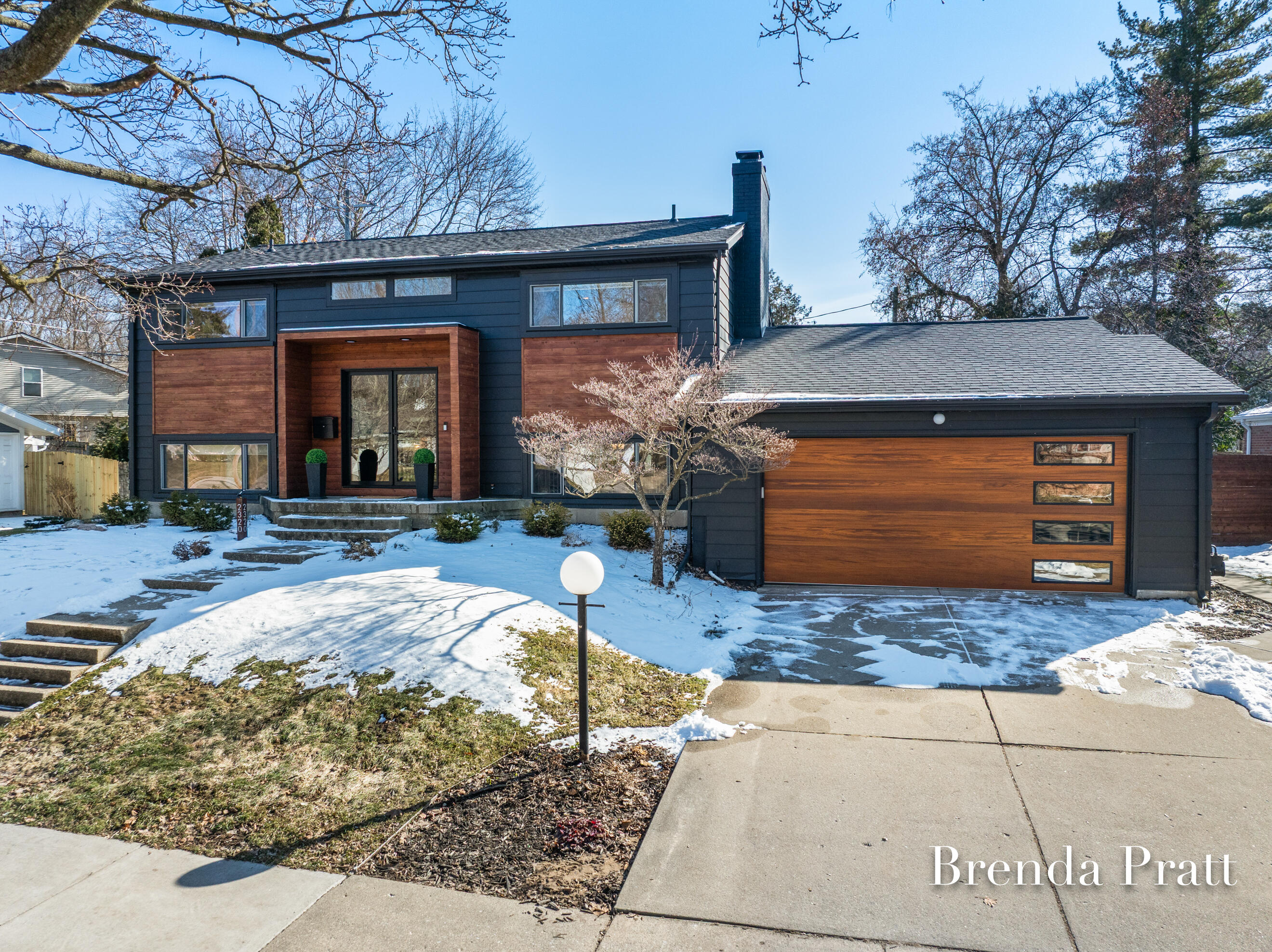 2320 Elmwood Drive SE