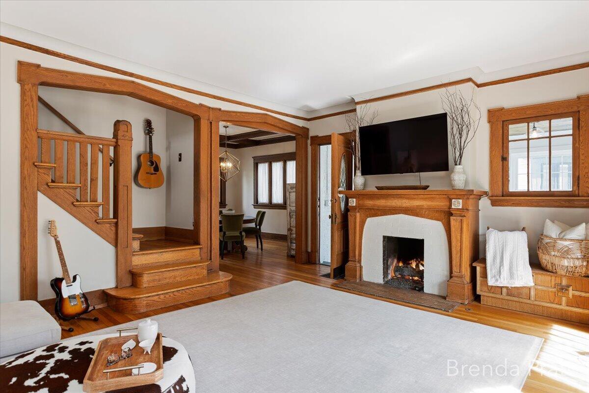 533 Gladstone Drive SE