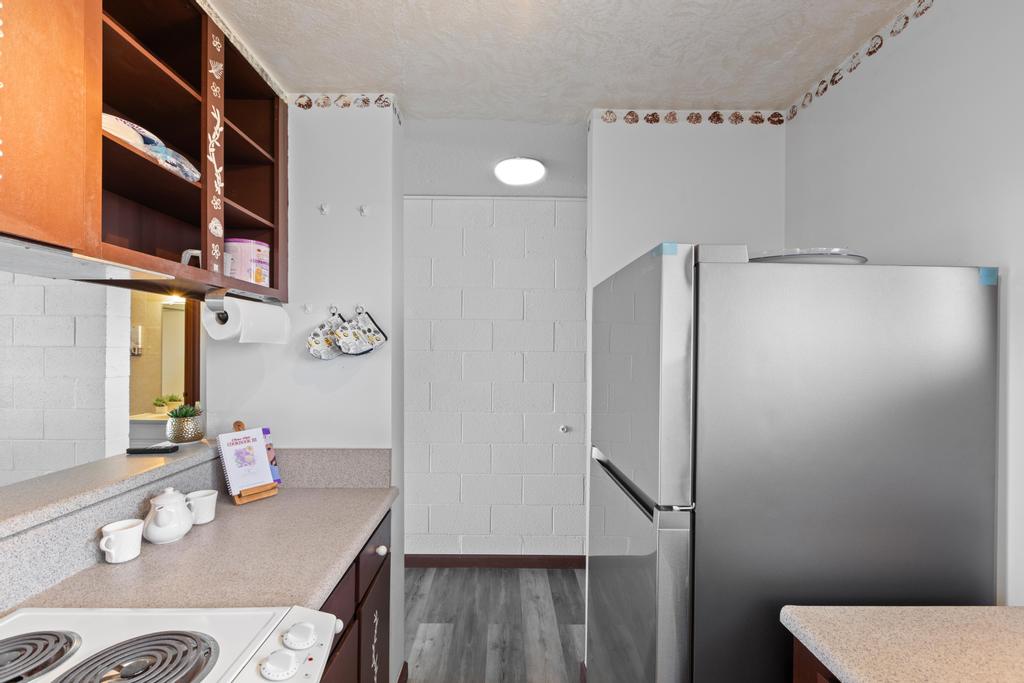 1875 KALANIANOLE AVE 404