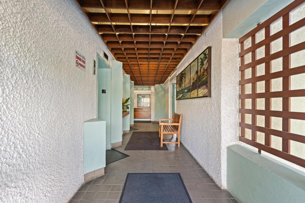 1875 KALANIANOLE AVE 404