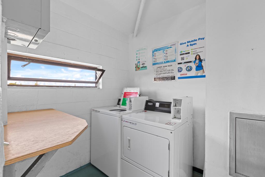 1875 KALANIANOLE AVE 404