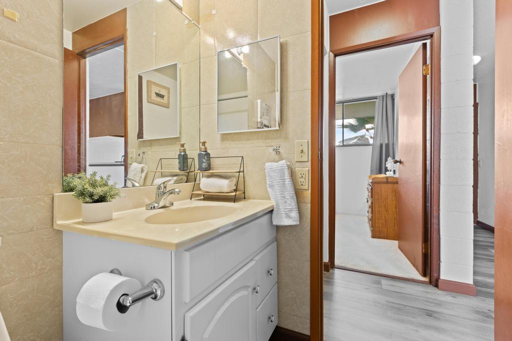 1875 KALANIANOLE AVE 404