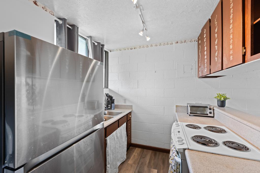 1875 KALANIANOLE AVE 404