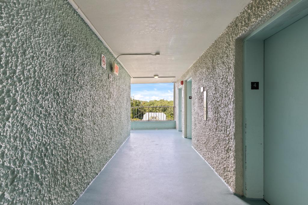 1875 KALANIANOLE AVE 404