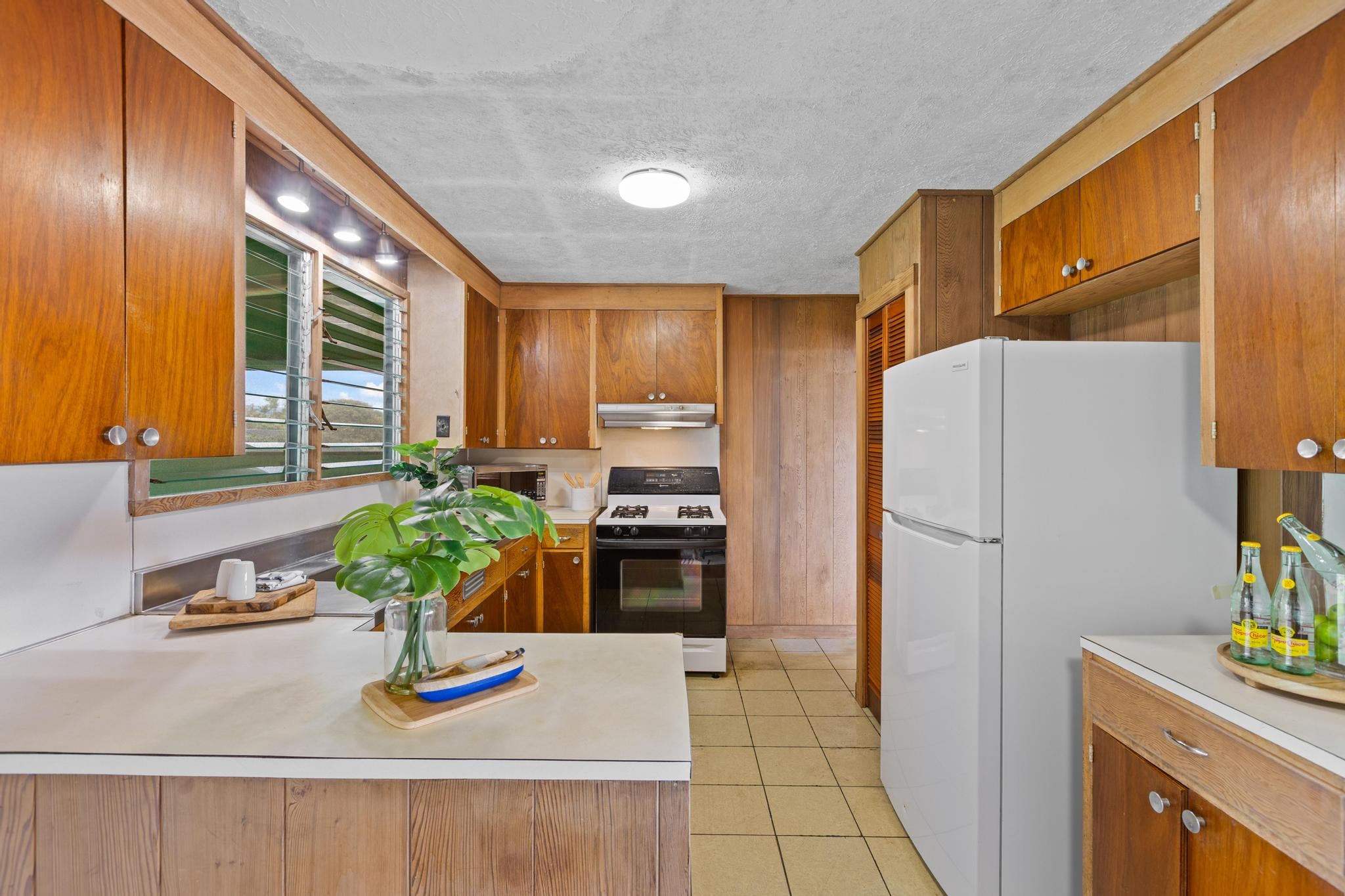 75 HOOLAULEA ST