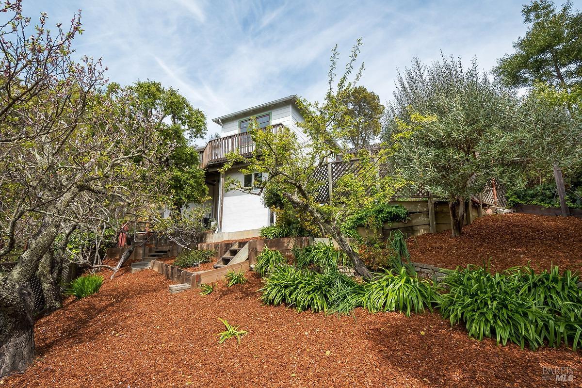 30 Gloria Dr