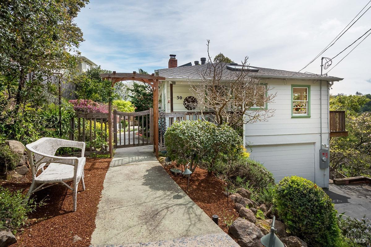 30 Gloria Dr