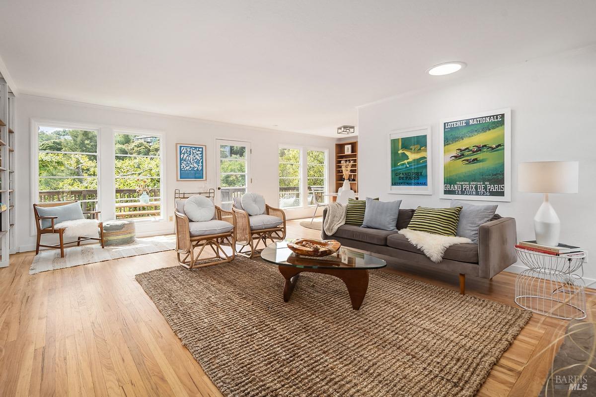 30 Gloria Dr