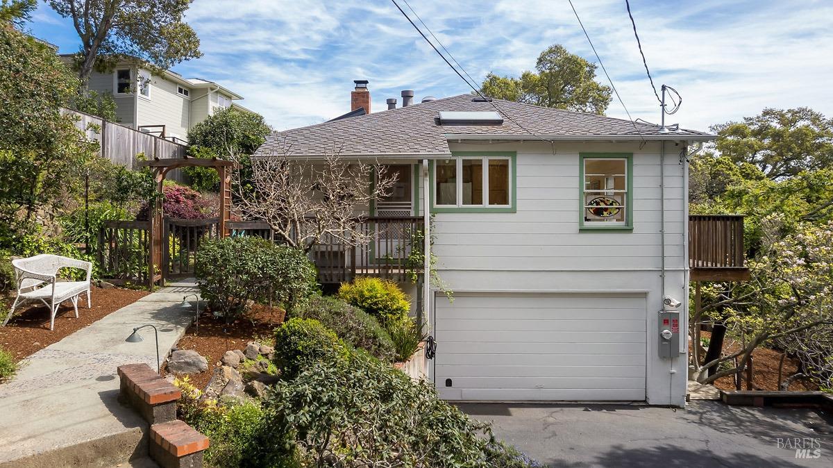 30 Gloria Dr