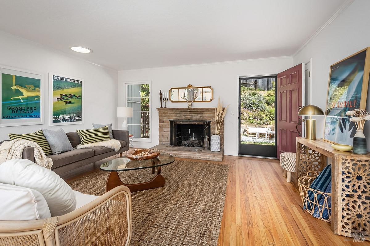 30 Gloria Dr