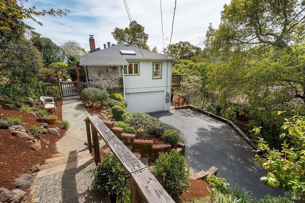 30 Gloria Dr
