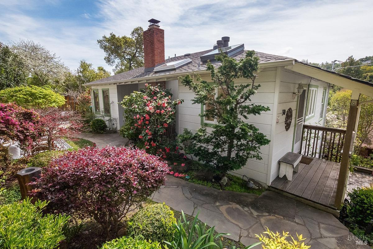 30 Gloria Dr