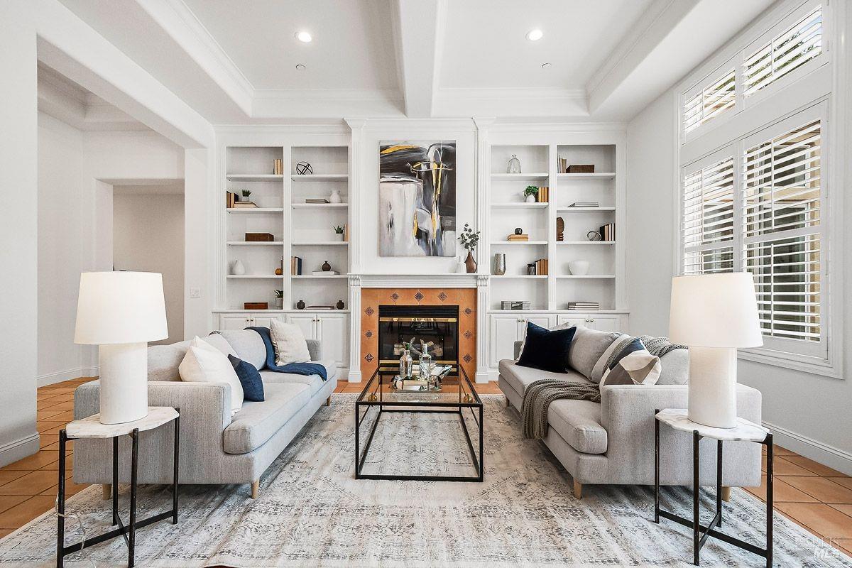 1821 Sleepy Hollow Ln