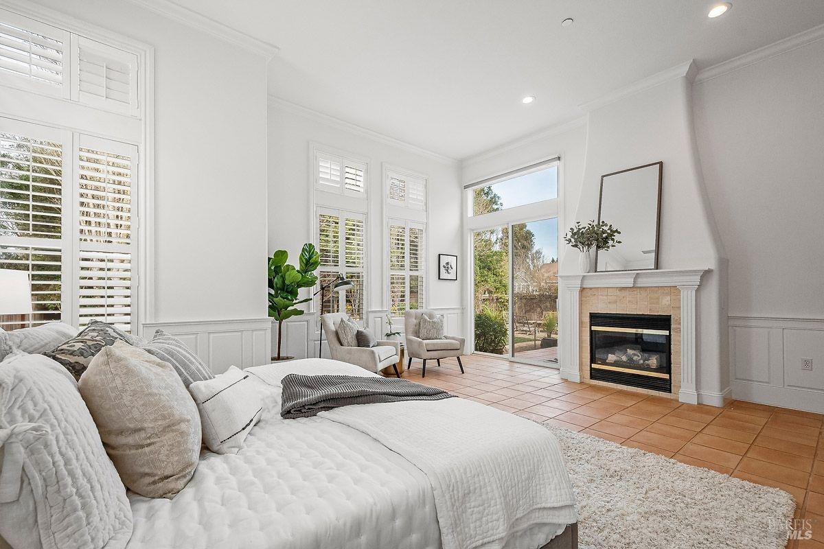 1821 Sleepy Hollow Ln