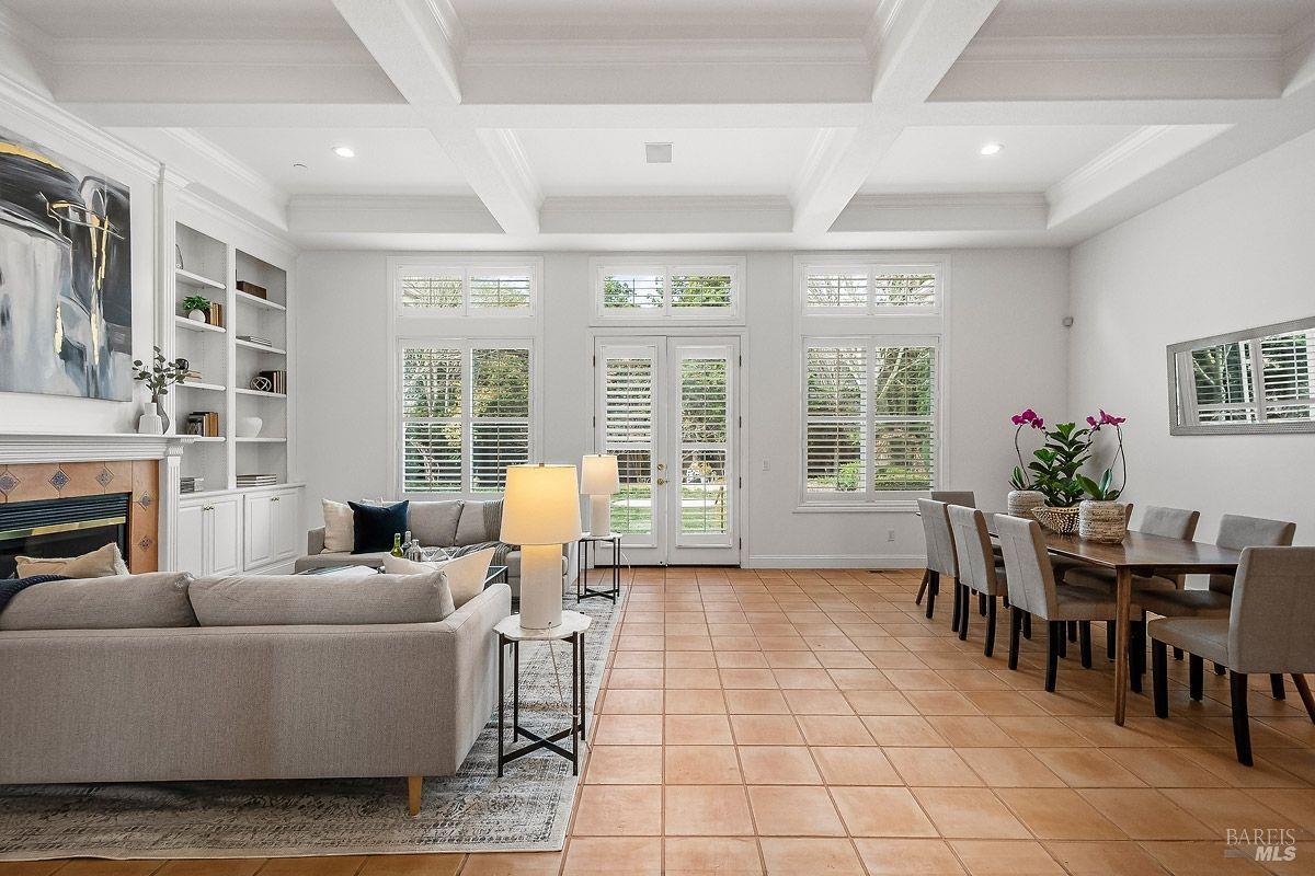 1821 Sleepy Hollow Ln