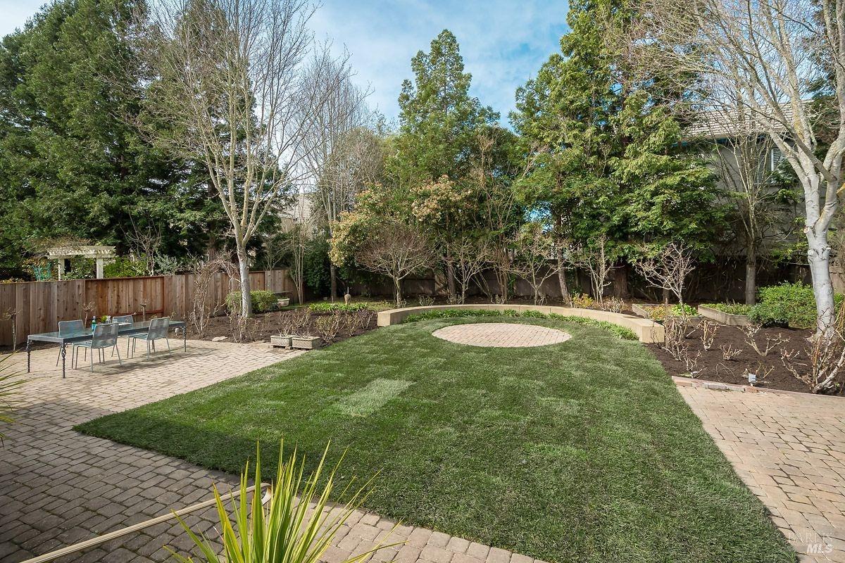 1821 Sleepy Hollow Ln