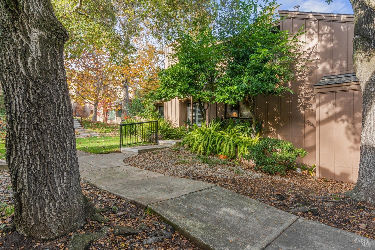 13 Prairie Falcon Dr