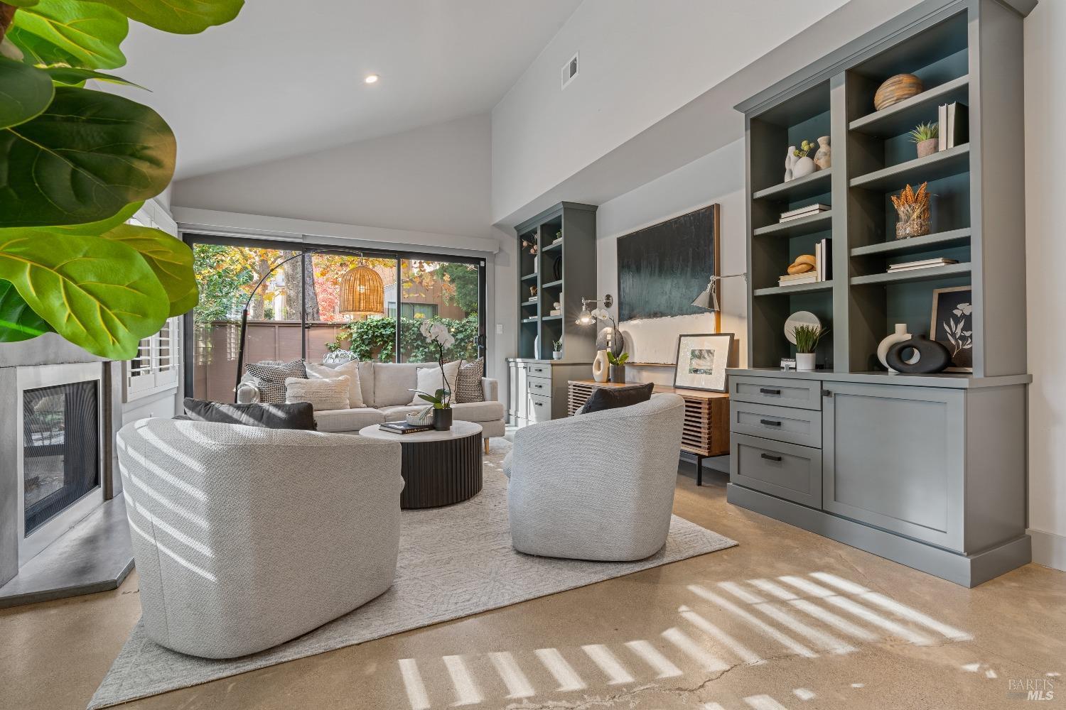 13 Prairie Falcon Dr