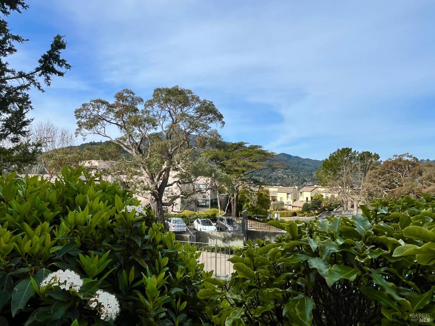 652 Via Casitas