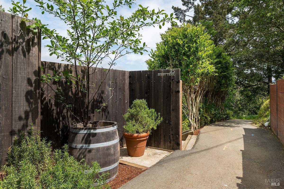 35 Berry Trl