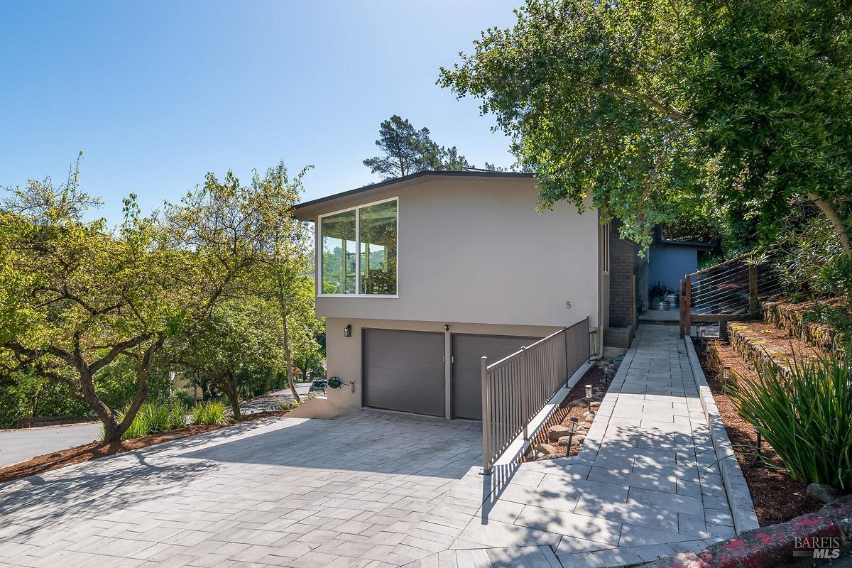 5 Oak Springs Dr