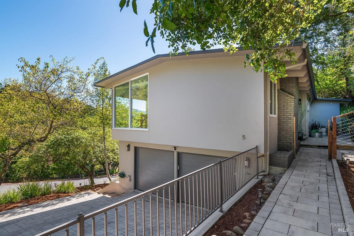 5 Oak Springs Dr