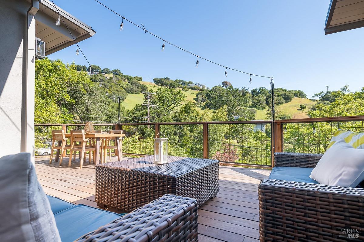 5 Oak Springs Dr