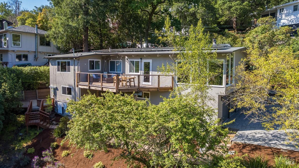 5 Oak Springs Dr