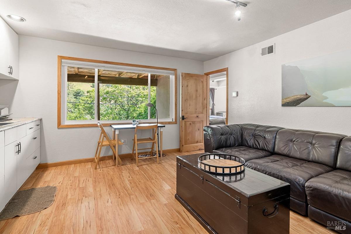 5 Oak Springs Dr