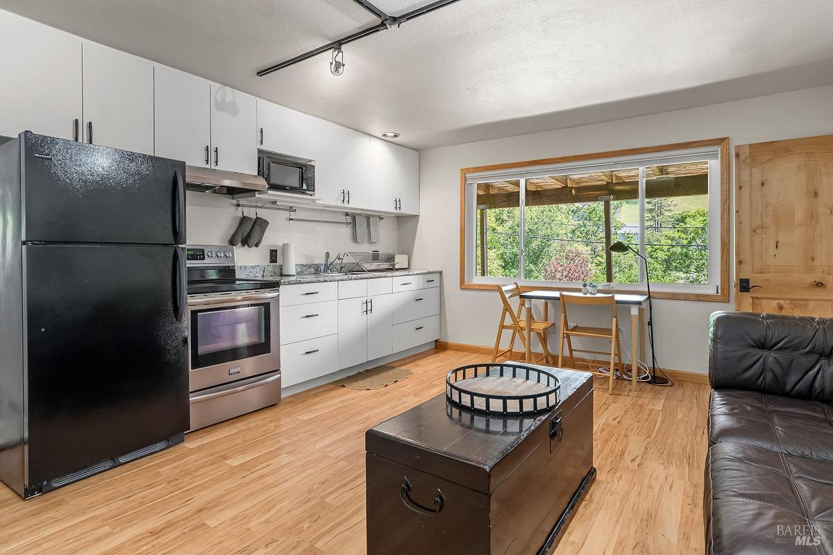 5 Oak Springs Dr