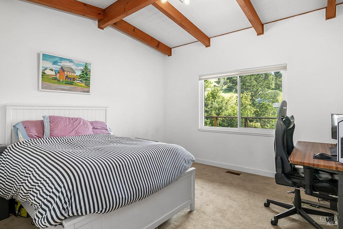 5 Oak Springs Dr