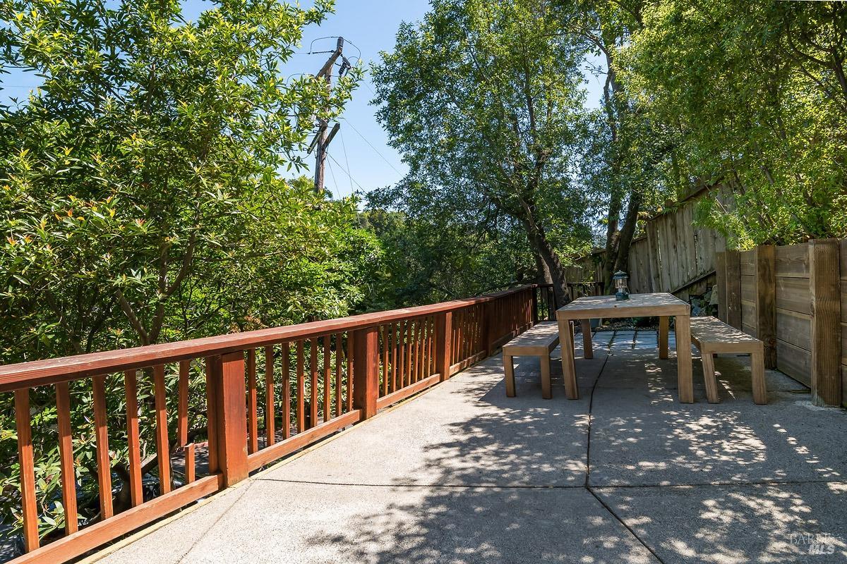 5 Oak Springs Dr