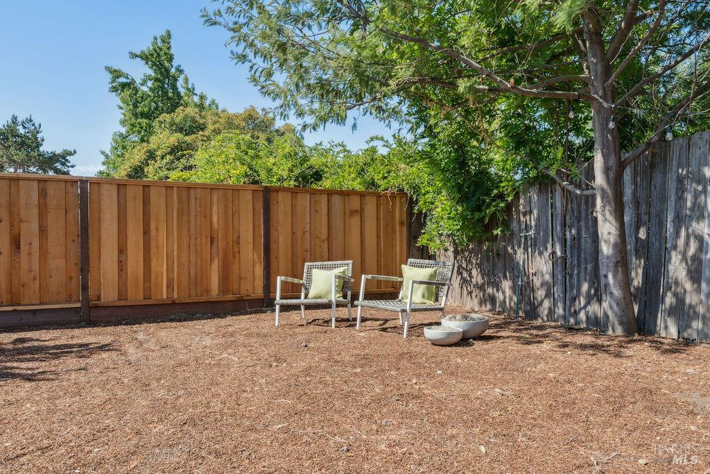 1081 Las Raposas Rd