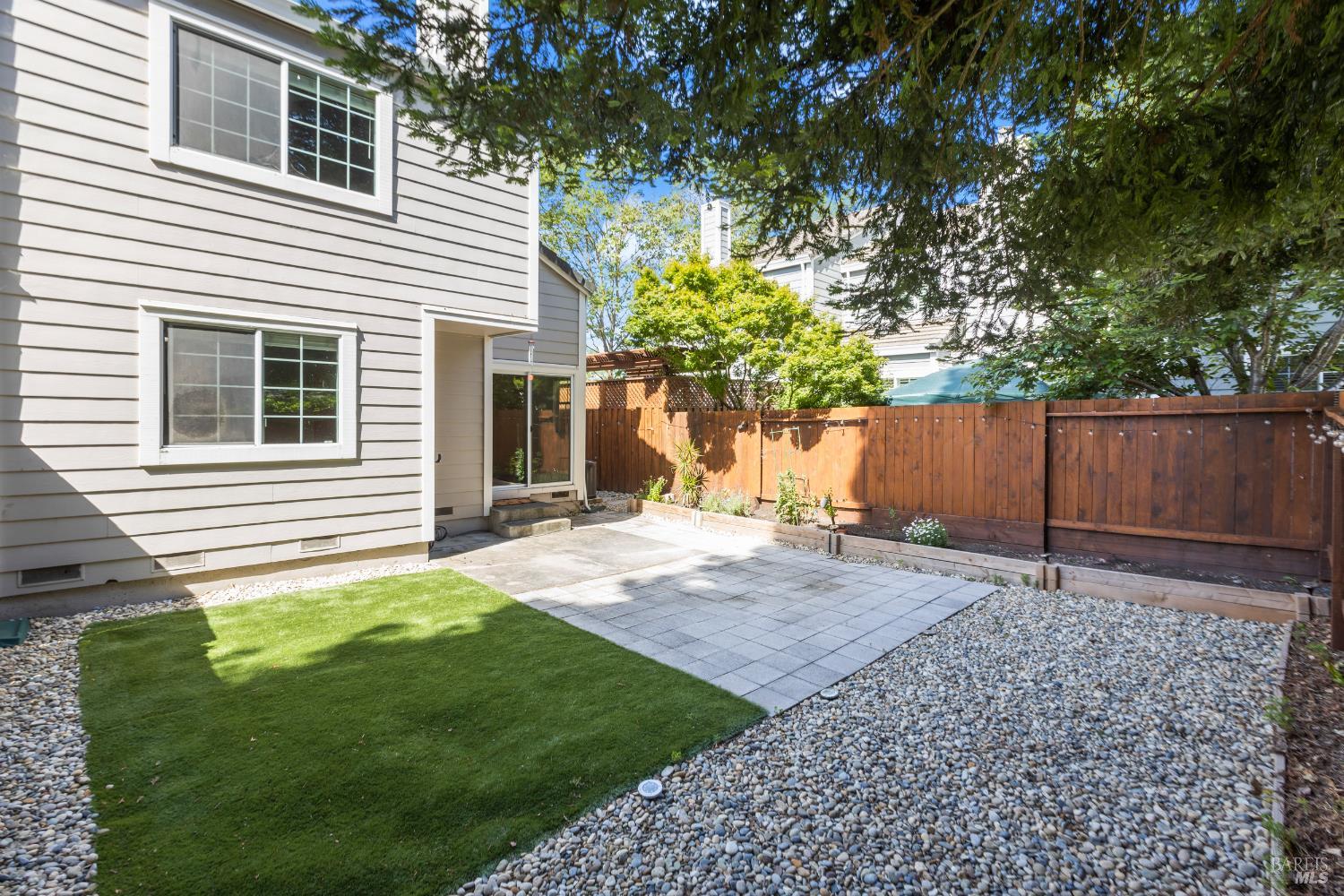 1734 Zinfandel Dr