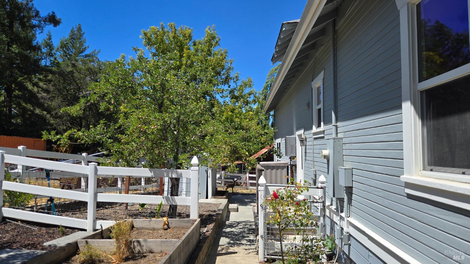 125 Adobe Rd