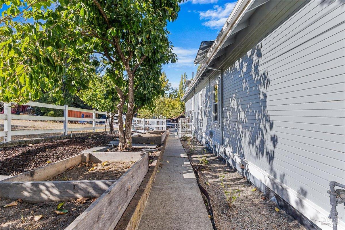 125 Adobe Rd