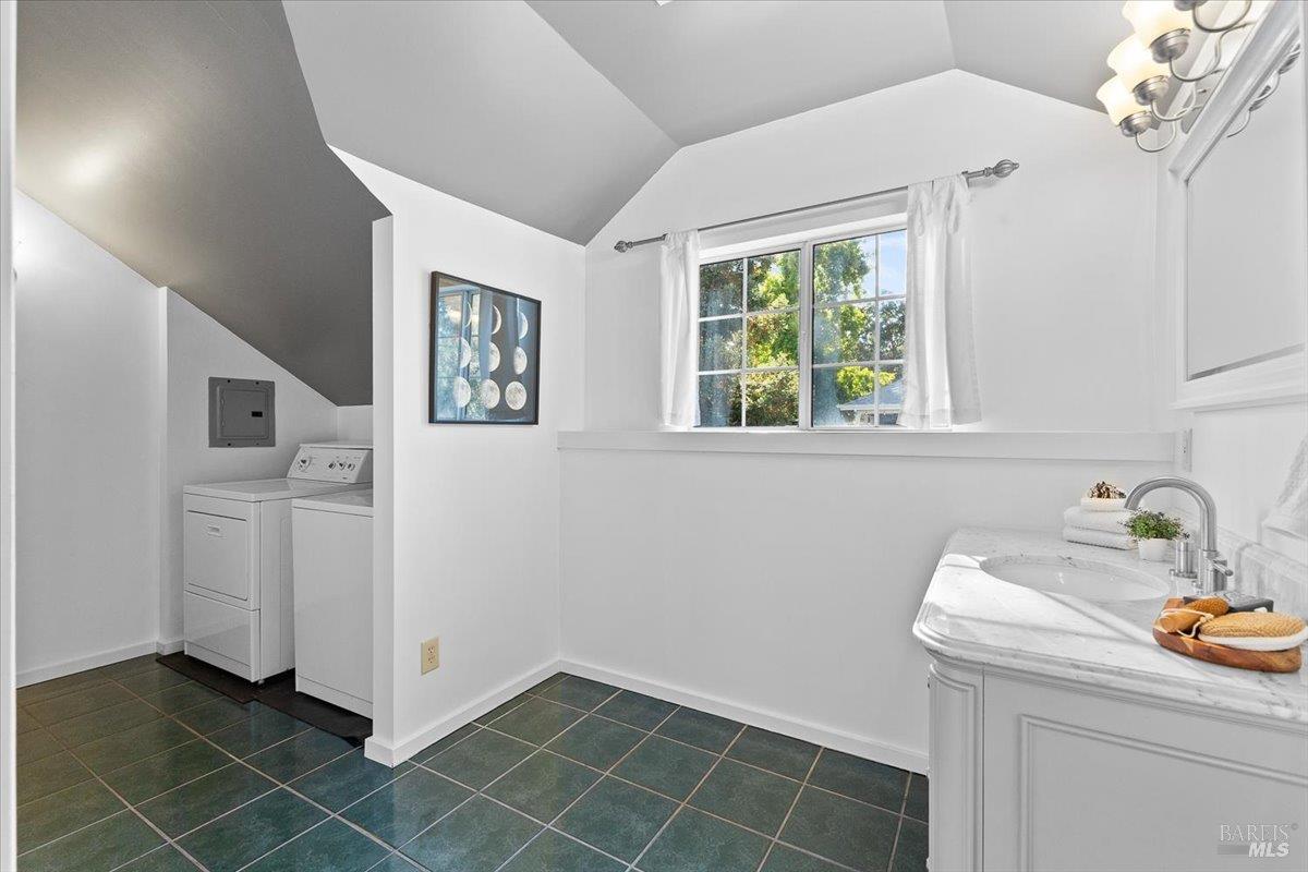125 Adobe Rd
