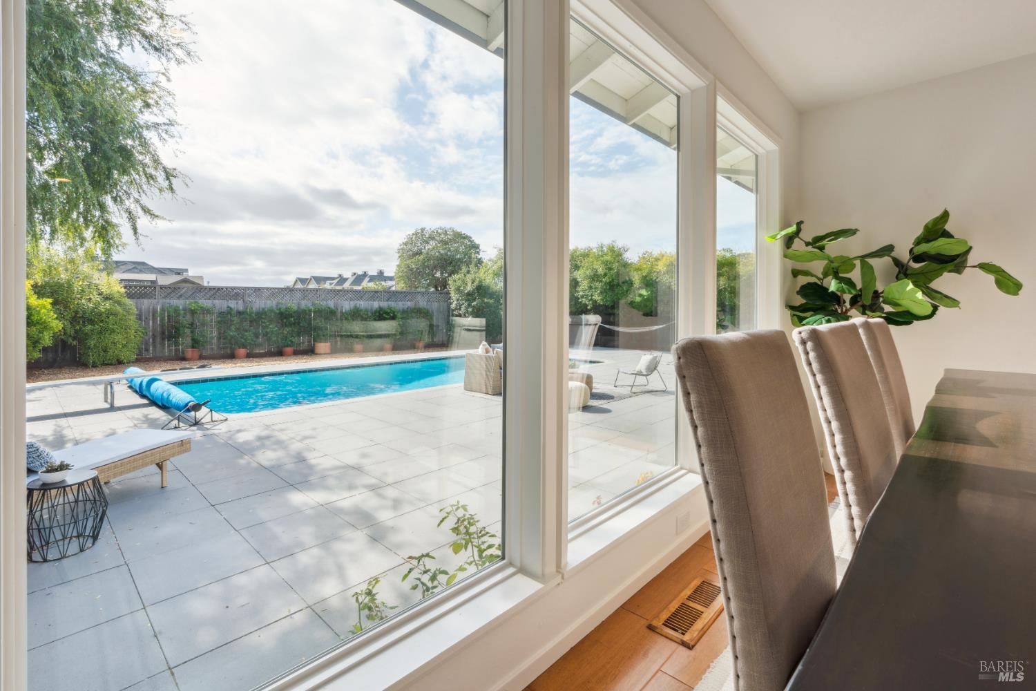 24 Bonnie Banks Way