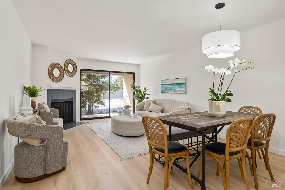 907 Via Casitas
