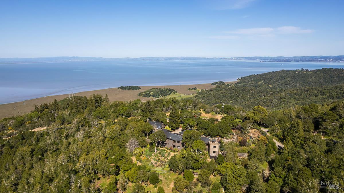 1100 Bayhills Drive