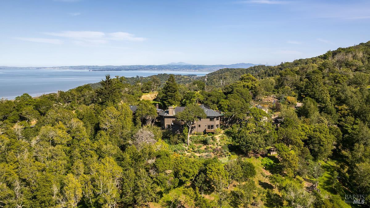 1100 Bayhills Drive