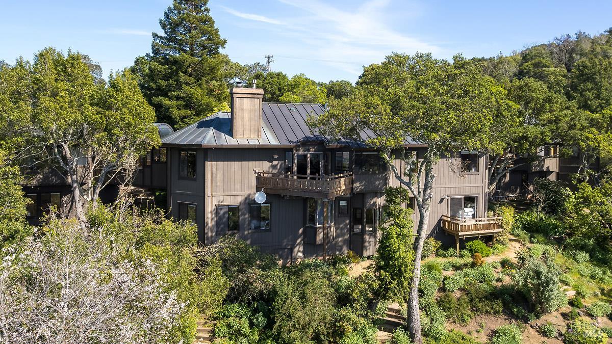1100 Bayhills Drive