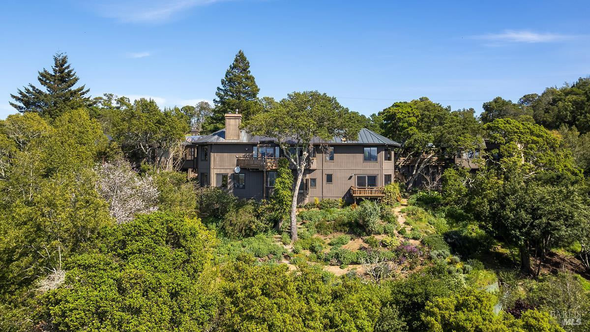 1100 Bayhills Drive