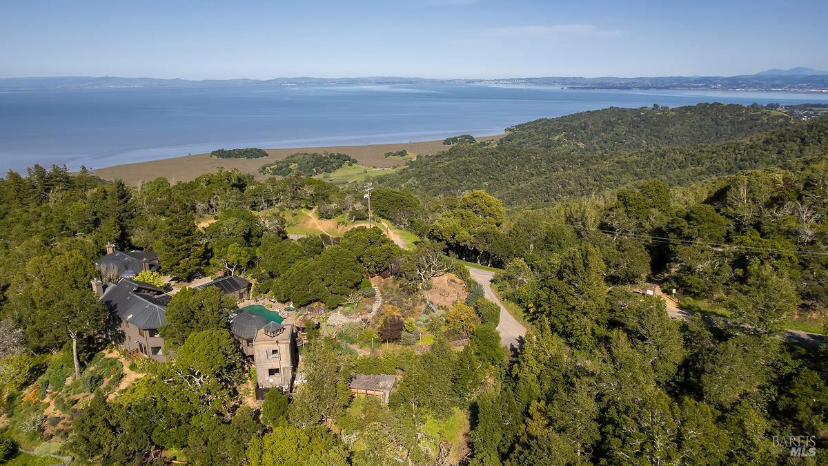 1100 Bayhills Drive