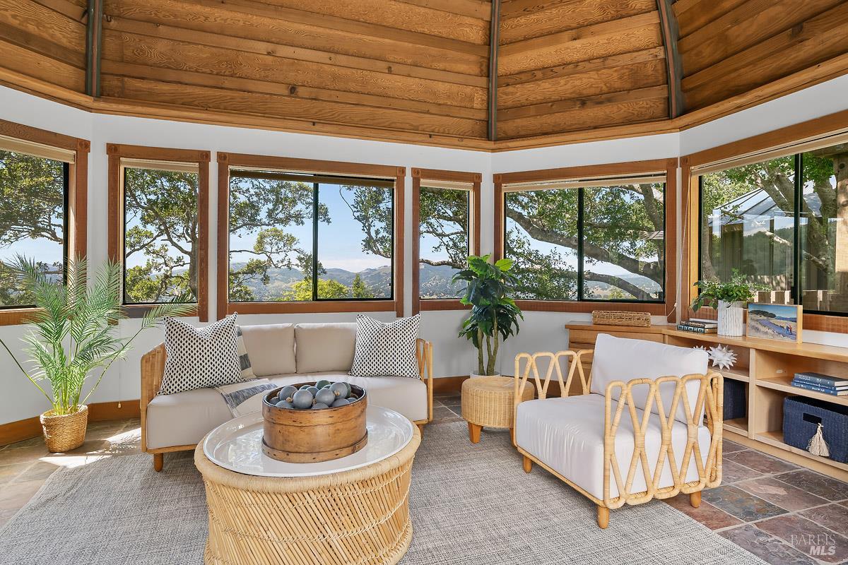 1100 Bayhills Drive
