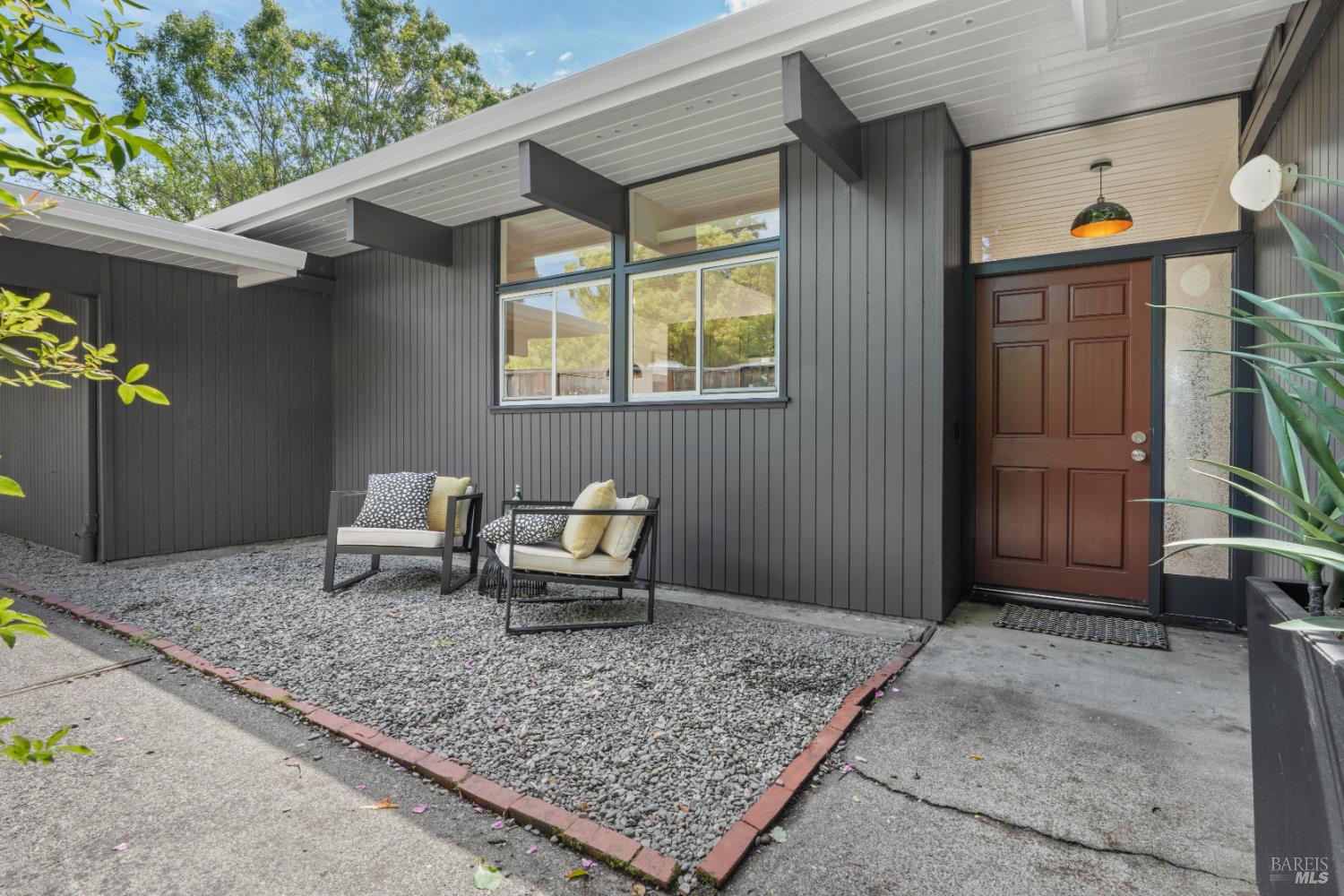 643 Wakerobin Lane