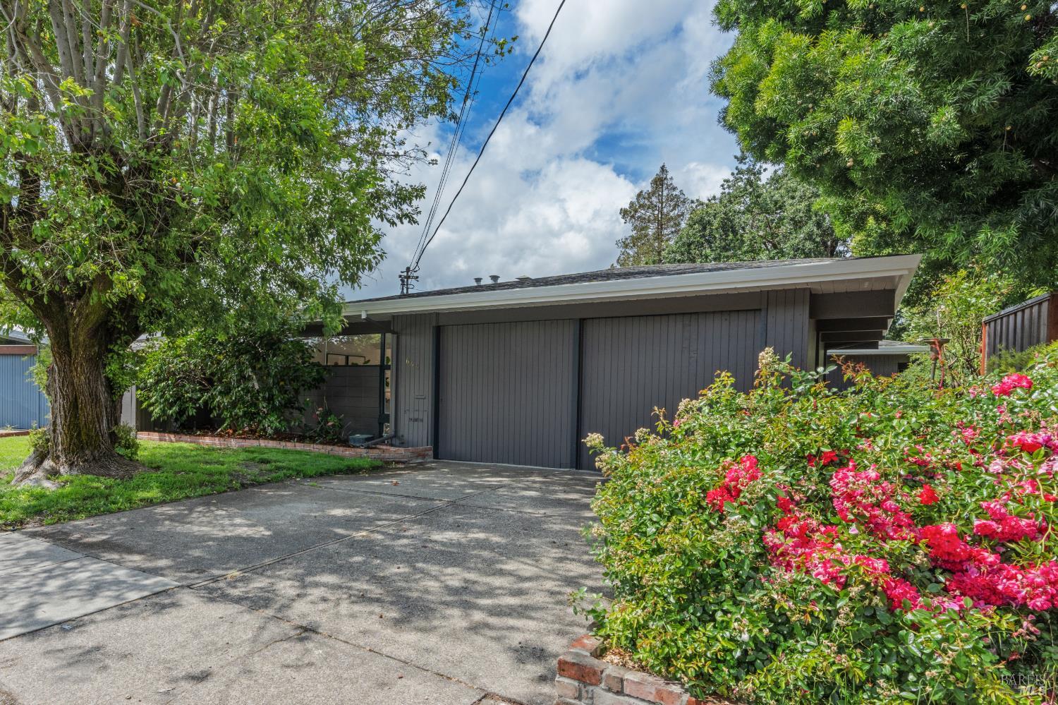 643 Wakerobin Lane