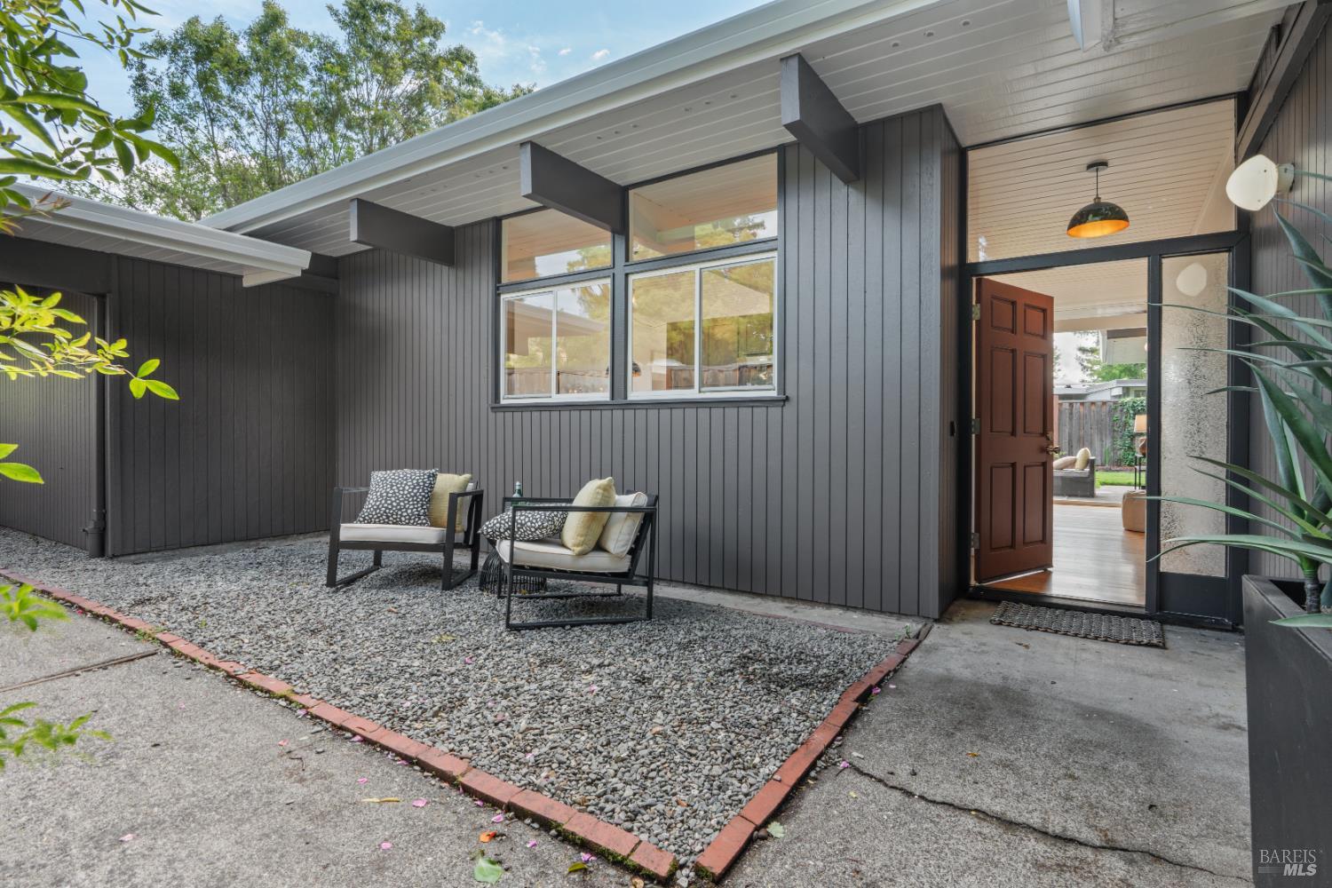 643 Wakerobin Lane