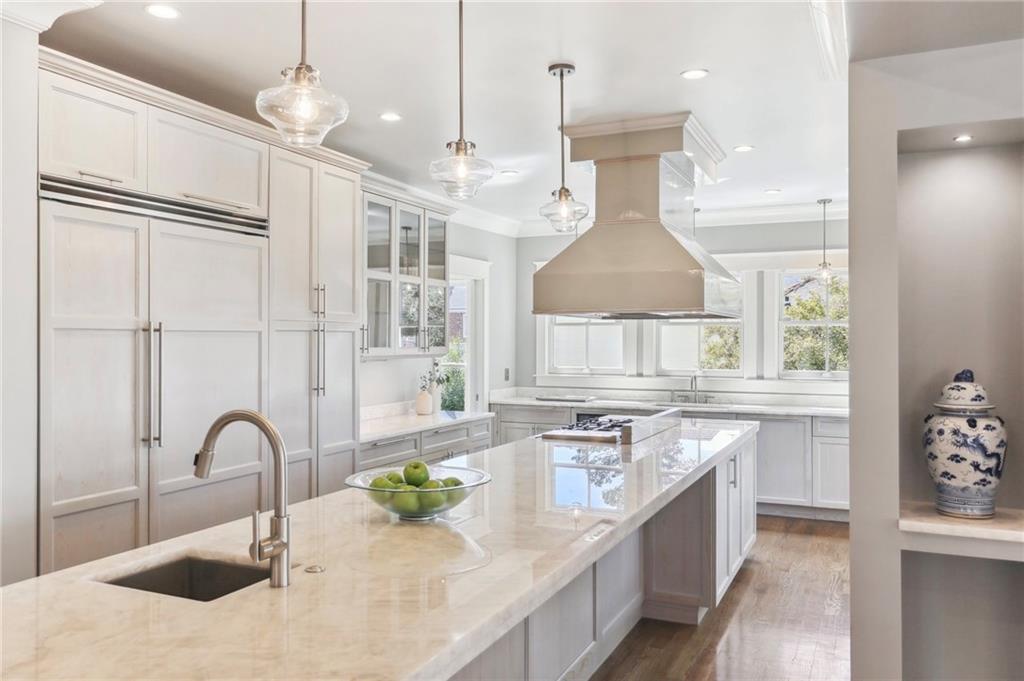 7452 ST CHARLES Avenue