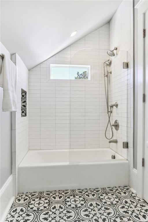 7452 ST CHARLES Avenue